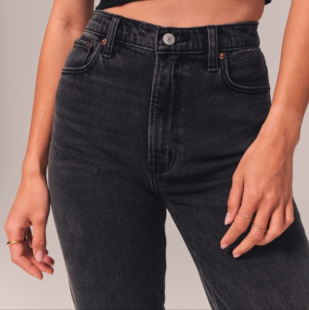 ABERCROMBIE AND FITCH Ultra High Rise 90s Straight Jean Curve Love Short - Picture 2 of 9